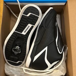 Shimano Black and White Cycling Shoes with cleats. Sh-am45 EURO 40